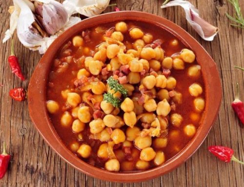 Chickpeas soup with tomato sauce and ham